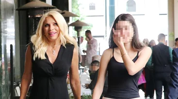 Λάουρα Λάτσιου | Με festive girly dress μαζί με τον αδελφό της, Άγγελο Λάτσιο