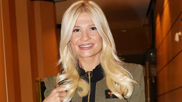 Η Φαίη Σκορδά με athleisure look στη βόλτα της | 5 items από την Oysho για να αντιγράψεις το look της