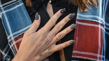 Το viral hack που θα σώσει τα νύχια σου μετά το ημιμόνιμο