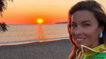 Η Μαριέττα Χρουσαλά σε μια #familygoal φωτογραφία με την κόρη της Μάργκω και φόντο το ηλιοβασίλεμα