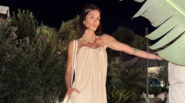 "Αγκαλιά με το αγόρι της" | Η Σοφία Καρβέλα στο πιο τρυφερό video με τον Νέστορά της