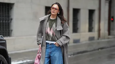 Λευκό t-shirt κάτω από το πουλόβερ | Ένα στιλιστικό trick που ξεκινά τον 17ο αιώνα