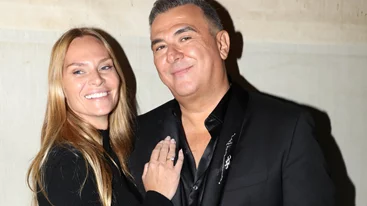 "Μαγικός άνθρωπος...από κάθε άποψη" | Η Υβόννη Μπόσνιακ αγκαλιά με τον Αντώνη Ρέμο στη μεγάλη συναυλία του στο Ηρώδειο