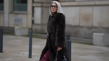 Cozy & Chic | 5 γιορτινά outfits για γυναίκες άνω των 50 που συνδυάζουν άνεση και κομψότητα