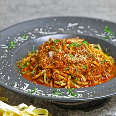 Η πιο εύκολη και healthy μπολονέζ που έχεις δοκιμάσει | Με κιμά κοτόπουλο και τυρί Μετσοβόνε