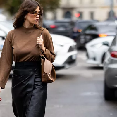 Fab Five | 5 stylish looks που μπορείς να δημιουργήσεις με μια δερμάτινη midi φούστα αυτή τη σεζόν