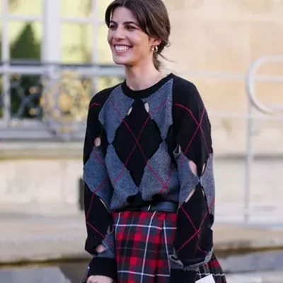 Τα πουλόβερ - τάση του χειμώνα έχουν αυτό το διαχρονικό μοτίβο