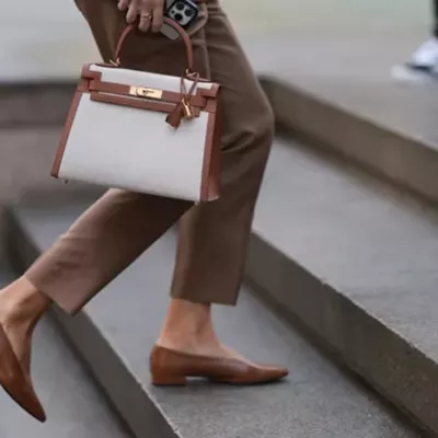 Οι stylish καφέ μπαλαρίνες που θα φοράτε καθημερινά στο γραφείο