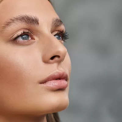 Το λάθος που κάνεις κάθε βράδυ στον καθαρισμό και σου προκαλεί σπυράκια