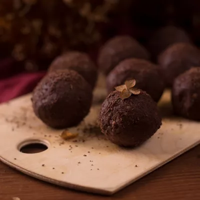 Τα πιο γρήγορα σοκολατένια τρουφάκια που έχεις φτιάξει | Μόνο με 3 υλικά