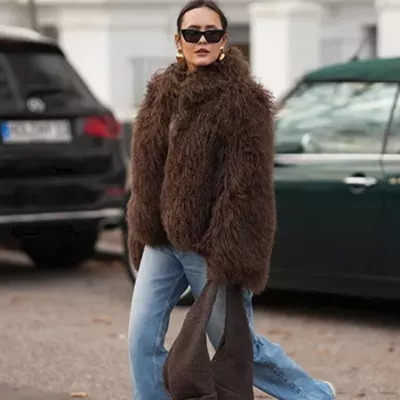 Η καφέ τσάντα από τη Marks & Spencer που θα κρατάς καθημερινά στο γραφείο και τις βόλτες