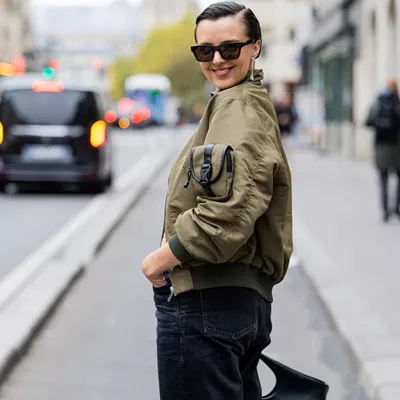 Το σουέτ bomber jacket από την Pink Woman που θα φοράμε την άνοιξη