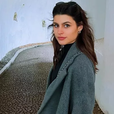 Festive Manicure | Η κλασική επιλογή της Δανάης Παππά είναι ο ορισμός της κομψότητας