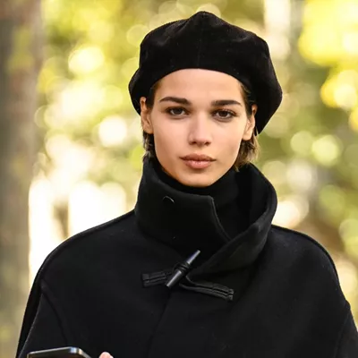 Το πιο "cool girl" άρωμα της σεζόν μυρίζει άγρια φράουλα, βανίλια και καστανή ζάχαρη