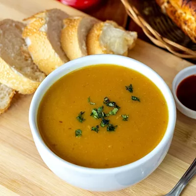 Κάνει κρύο; Δοκίμασε την πιο εύκολη βελουτέ σούπα λαχανικών του Άκη Πετρετζίκη - Έτοιμη σε 20 λεπτά