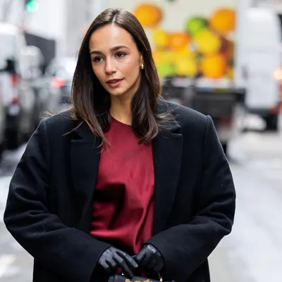 Το σατέν φόρεμα από τη Zara που θα αγοράσεις φέτος και θα φοράς για χρόνια