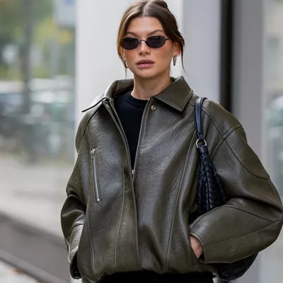 Κρυώνεις πολύ; Το καφέ oversize μπουφάν από τη Stradivarius που θα σε κρατάει πάντα ζεστή