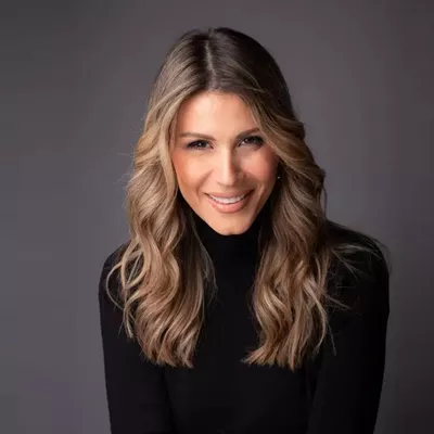 Όταν η Άννα Κανδαράκη πέταξε την περούκα και μίλησε με θάρρος για όσα μάς φοβίζουν