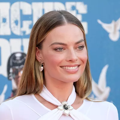 3 σέξι, γιορτινά χτενίσματα που θα αναβαθμίσουν ακόμα και το πιο απλό ντύσιμο