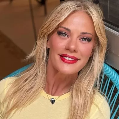 Ζέτα Μακρυπούλια | Με το ιδανικό χρώμα που κάνει τα κοντά νύχια να δείχνουν άψογα