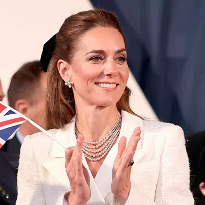 Το καρό παντελόνι από τη Zara που θα φορούσε και η Kate Middleton