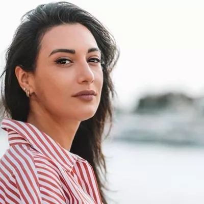 Η Ευγενία Σαμαρά με το κοστούμι που θα φορέσεις περισσότερο από το μαύρο