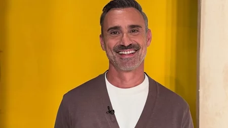 "Στο Παρά Πέντε" | Τι αποκάλυψε ο Γιώργος Καπουτζίδης για τη σεξουαλικότητα του "Σπύρου"