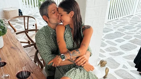 Εριέττα Κούρκουλου Λάτση | Φωτογραφίζει τον Νικόλα της να περπατά στη βροχή με τις πιο χαριτωμένες κίτρινες γαλότσες