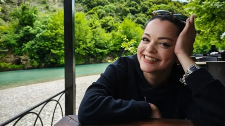 Μαριτίνα Ντενίση | Με σέξι σορτς και ψηλές μπότες στην πρωινή της βόλτα