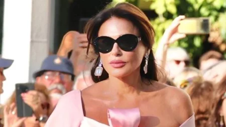 Carla Bruni, Kimberly Guilfoyle & Ανθή Φακιδάρη στο ιστορικό show της Σίλιας Κριθαριώτη στο Παρίσι