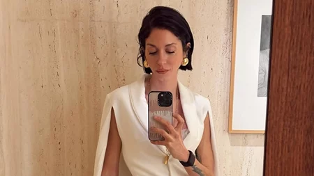 Η Σοφία Καρβέλα μπήκε σε κατάστημα Zara και αγόρασε το τέλειο outfit "έκτακτης ανάγκης"