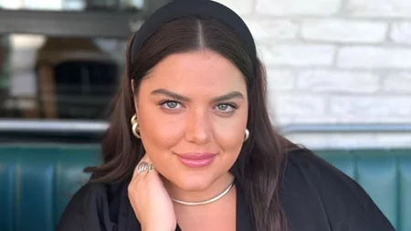 Η Δανάη Μπάρκα με το μανικιούρ που υιοθετούν όλο και περισσότερες celebrities