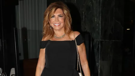 Με γαλλικό αέρα η Μιμή Ντενίση | Οι αναρτήσεις από τη Νορμανδία