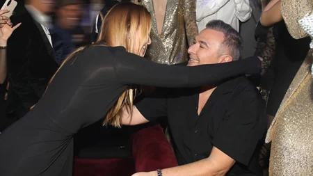 Αντώνης Ρέμος & Υβόννη Μπόσνιακ | Τα τρυφερά φιλιά που αντάλλαξαν μπροστά στο κοινό