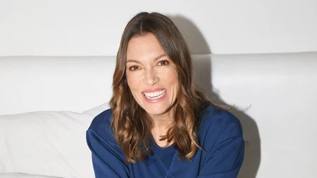 Πανύψηλη και όμορφη σαν τη μαμά της | Η Μπιάνκα Κρασσά σε νέα εμφάνιση με τη Βίκυ Καγιά