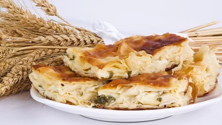 Η απόλυτη "τεμπέλικη" τυρόπιτα με 3 μόνο υλικά