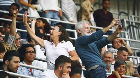 Τα παιδιά χρειάζονται γονείς, όχι προπονητές | Πότε η ενθάρρυνση ξεπερνά τα όρια;