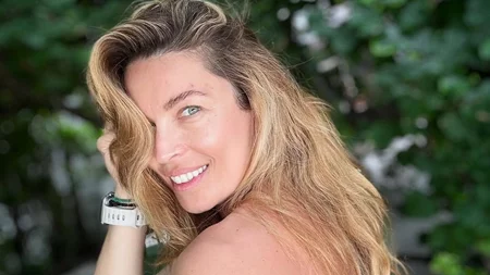 Η Μαριέττα Χρουσαλά στο μπάνιο του σπιτιού της | Το χρώμα που επικρατεί σε αυτό είναι η απόλυτη τάση