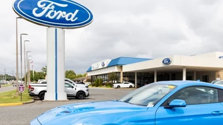 Η Ford έθεσε σε διαθεσιμότητα τον εργάτη που φώναξε στον Donald Trump