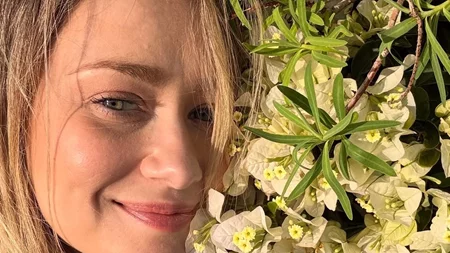 Ιωάννα Ασημακοπούλου | Ποια συμπρωταγωνίστριά της από "Το Σόι Σου" βρέθηκε στην επίσημη πρεμιέρα της στο θέατρο;