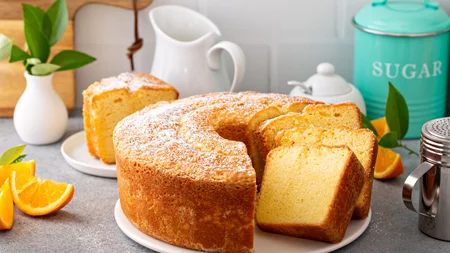 Το πιο ζουμερό και αφράτο κέικ πορτοκάλι που έχεις δοκιμάσει | Με 6 μόνο υλικά