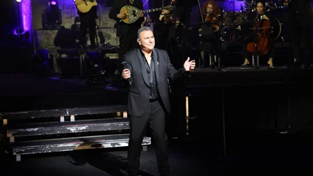 Αντώνης Ρέμος | Η συγκινητική αναφορά στη Μαρινέλλα κατά τη διάρκεια της συναυλίας του στο Ηρώδειο