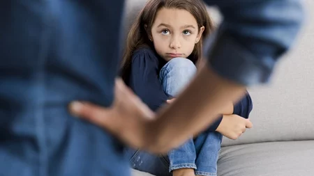 Οξύθυμοι γονείς | Τι μαθαίνει το παιδί μεγαλώνοντας σε ένταση