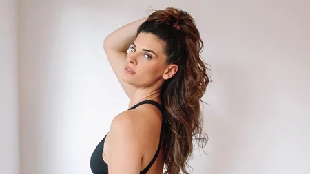 Αγνώριστη η Χριστίνα Μπόμπα | Η μεγάλη αλλαγή στα μαλλιά της