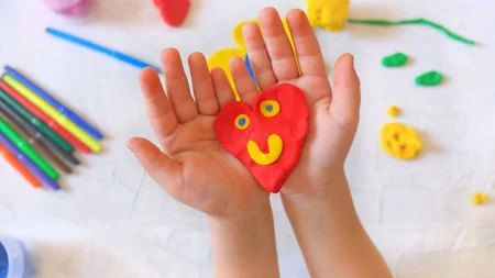 Πώς λένε "σ’ αγαπώ" τα παιδιά ανάλογα με το ζώδιό τους;