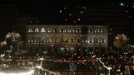 Στον ουρανό της Αθήνας 3.000 φαναράκια για τη "Νύχτα των Ευχών"