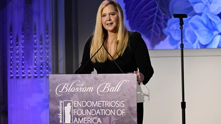 Αγνώριστη η Amy Schumer | Η εντυπωσιακή αλλαγή στην εμφάνισή της και η αποκάλυψη για την απώλεια βάρους