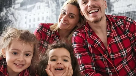 Στο πανέμορφα στολισμένο σπίτι της Βασιλικής Μιλλούση και του Λευτέρη Πετρούνια | Η εντυπωσιακή διακόσμηση για τις γιορτές