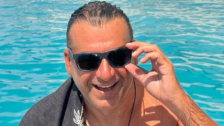 Φθινοπωρινές βουτιές για τον Γιώργο Λιάγκα | Η εντυπωσιακή λήψη από τη Βουλιαγμένη