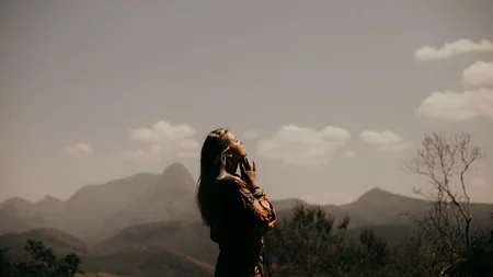 Τι είναι το μετατραυματικό στρες και πώς θα καταλάβεις ότι σου συμβαίνει;